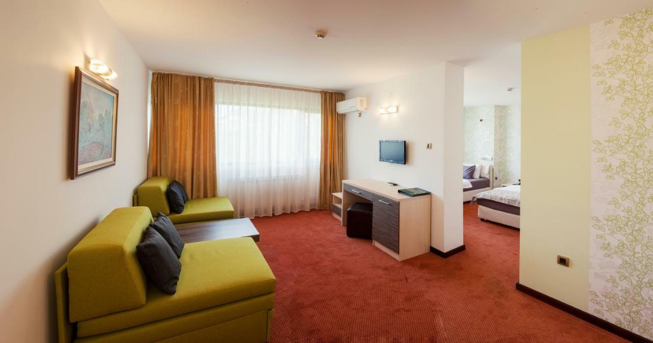 Hotel Livade Τσάτσακ Εξωτερικό φωτογραφία