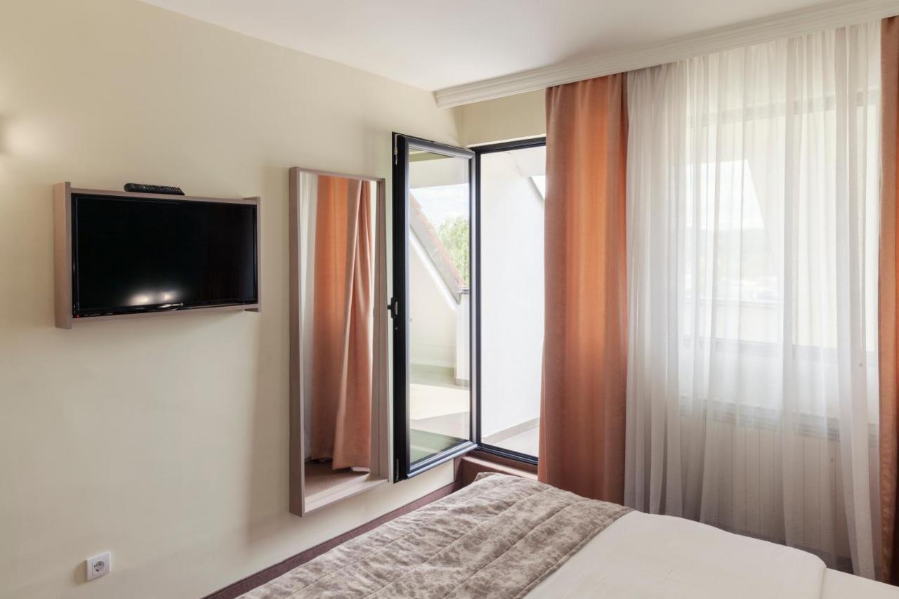 Hotel Livade Τσάτσακ Εξωτερικό φωτογραφία