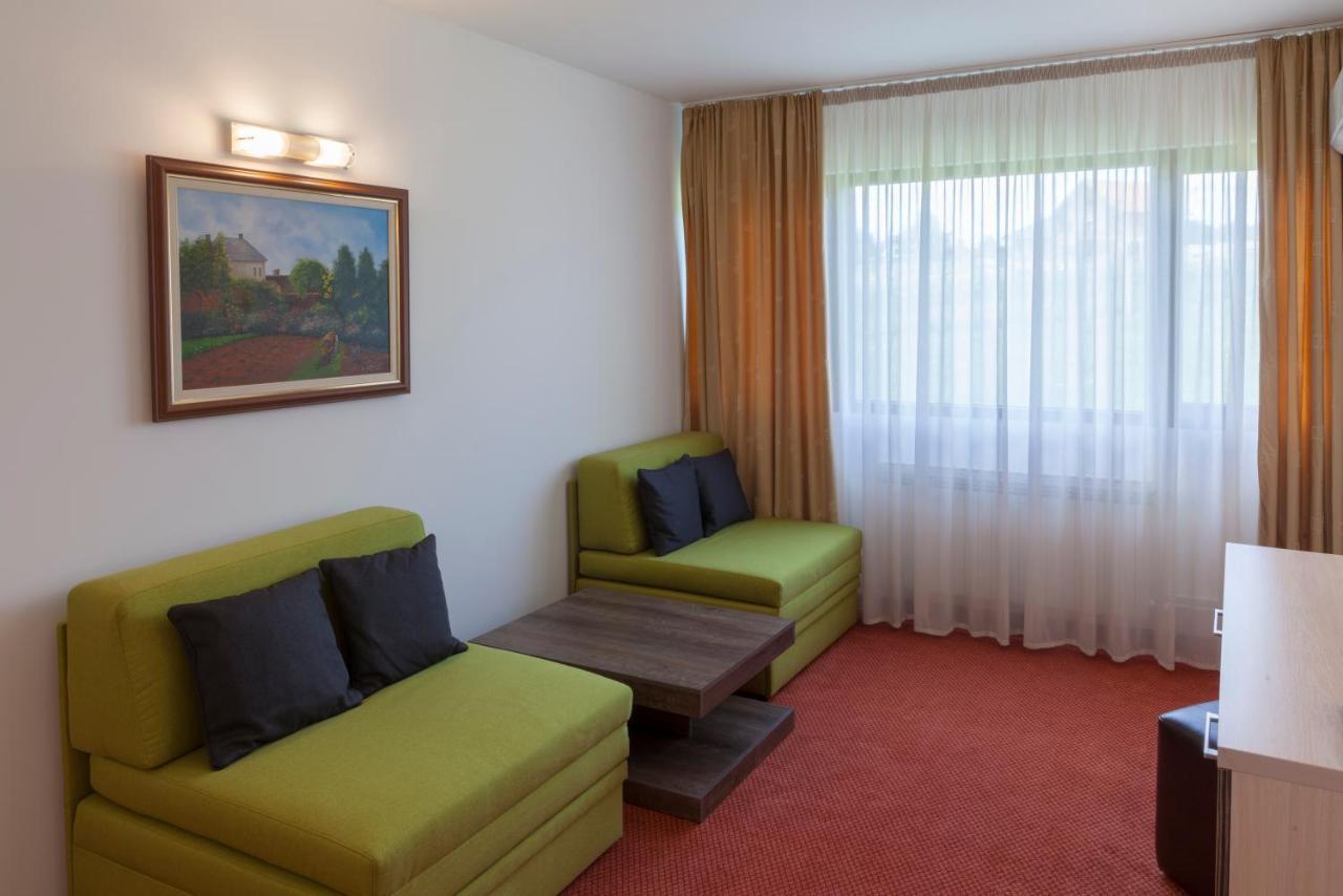 Hotel Livade Τσάτσακ Εξωτερικό φωτογραφία